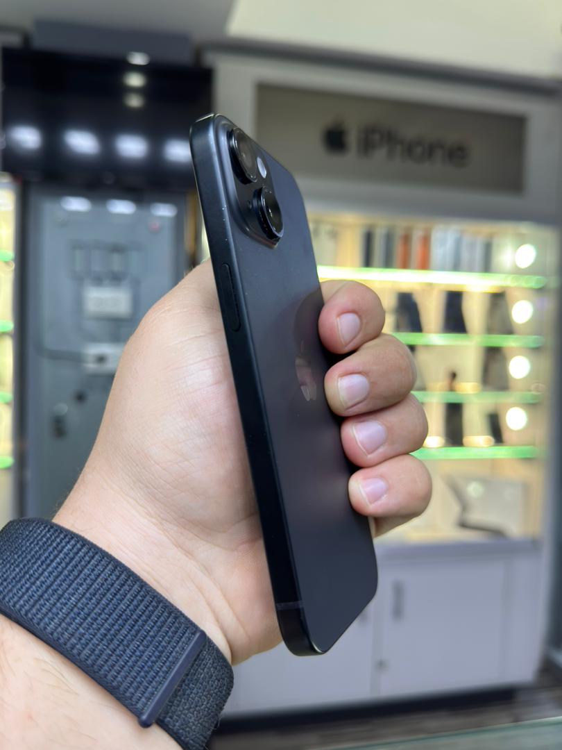 Apple iPhone 15 256 Gb Negro (e-Sim) Bateria 86% Like New