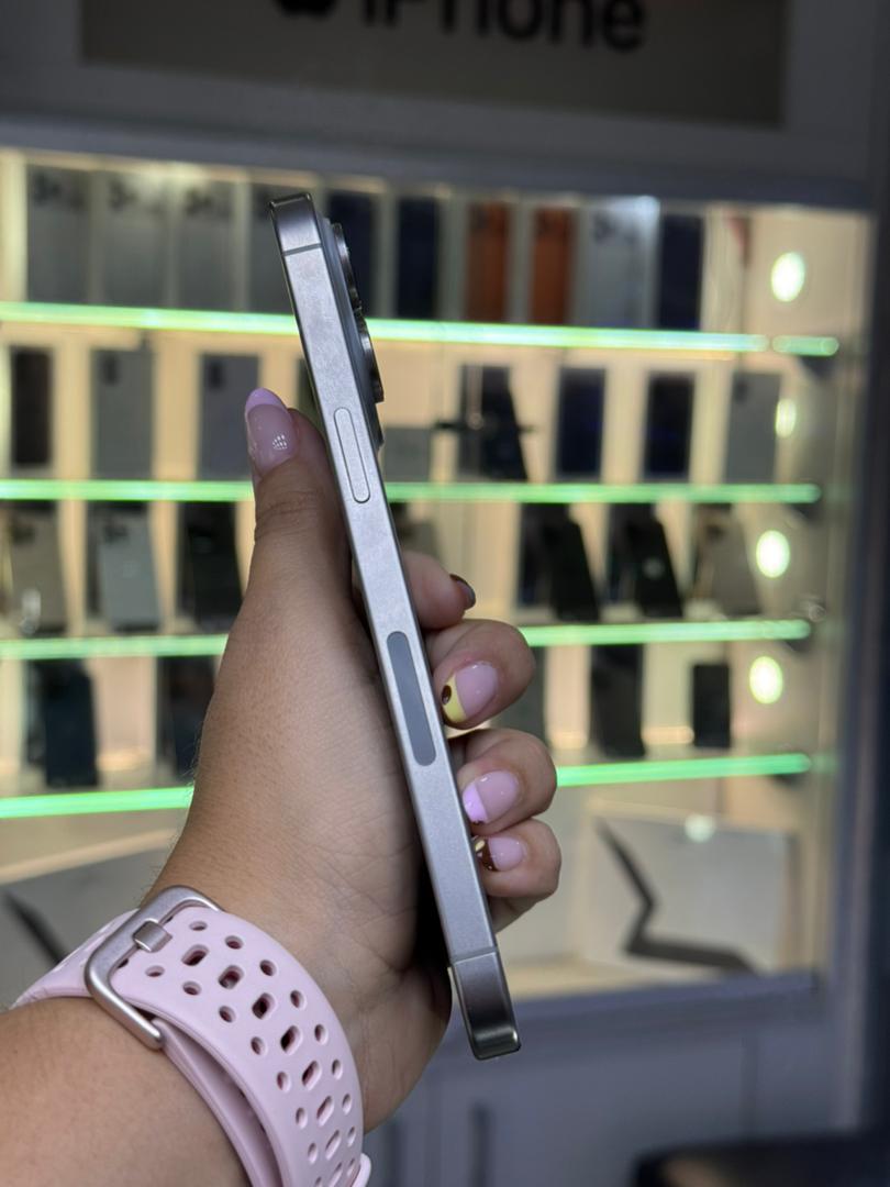 Apple iPhone 15 Pro Max 1 Tb Titanio Natural (e-Sim)  Batería 86% Like New