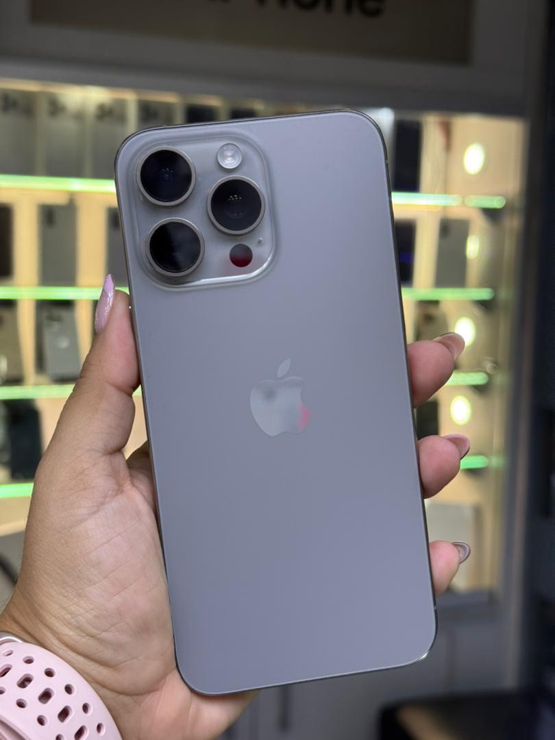 Apple iPhone 15 Pro Max 1 Tb Titanio Natural (e-Sim)  Batería 86% Like New