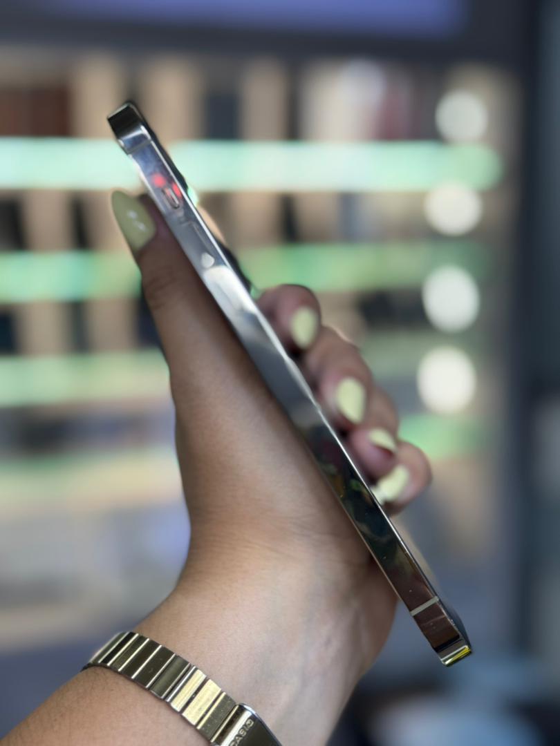 Apple iPhone 14 Pro Max 128 GB Dorado (e-Sim) Batería 100% Like New