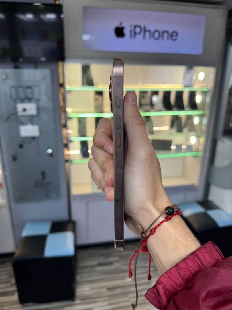 Apple Iphone 16 Pro Max 256GB Desert Titanium (e-Sim) Batería 100% Like New