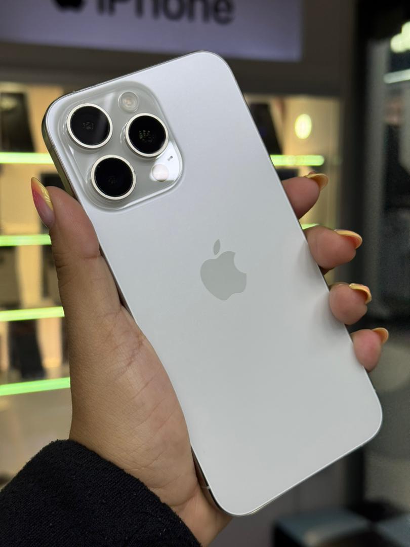 Apple iPhone 15 Pro Max 256 Gb (Single Sim) Titanio Blanco Batería 86% Like New