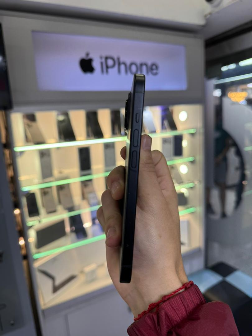 Apple iPhone 15 128 Gb Negro (Single Sim) Batería 96% Like New Cashea